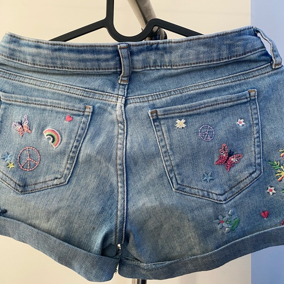 Brand is GAP. Girls size 14 shorts. Good condition - Picture 4 of 4